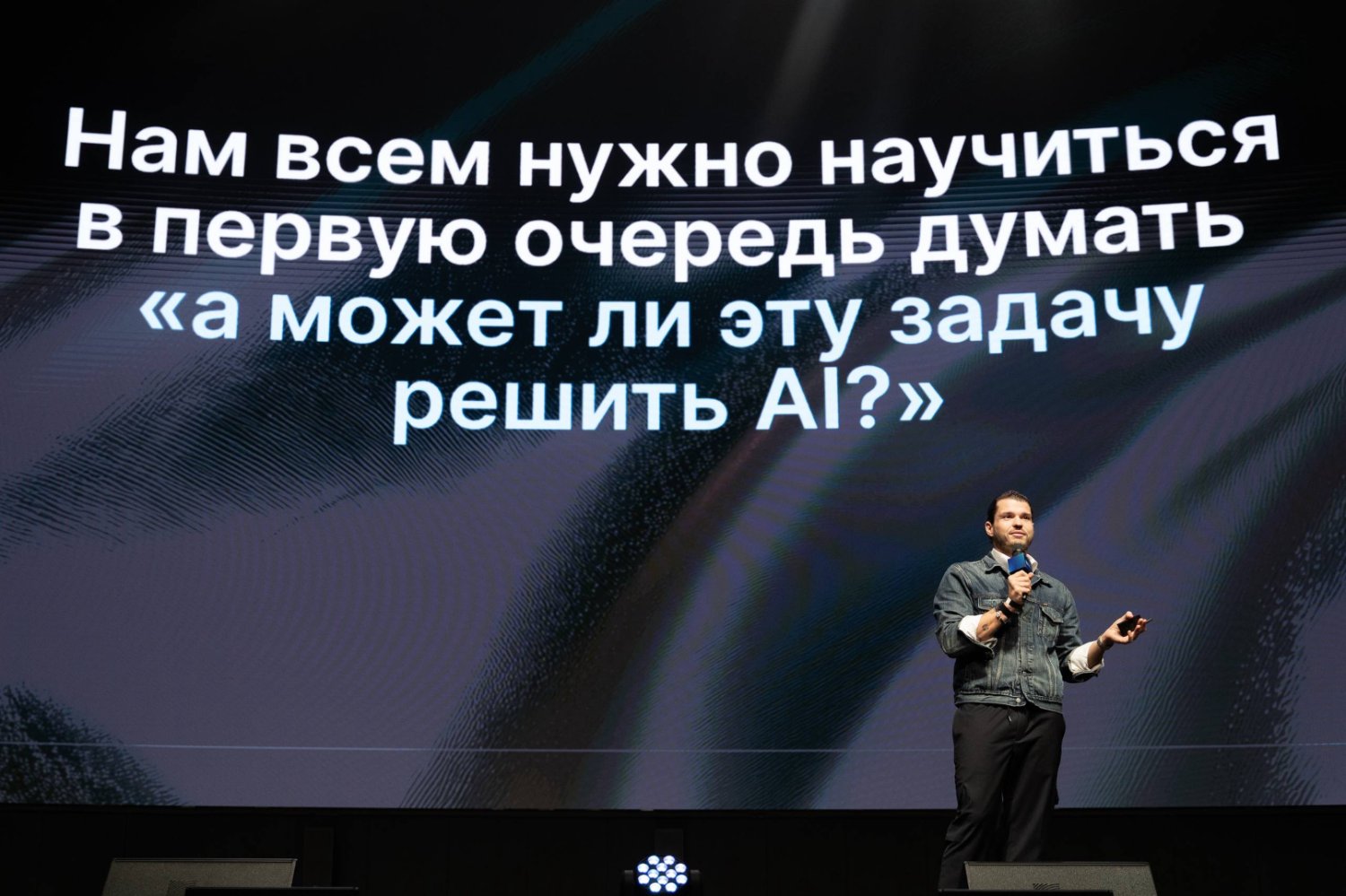 Кирилл Гурбанов ведёт мастер-класс